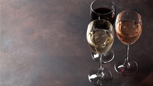 【もう迷わない】ワイングラスの正しい持ち方|恥ずかしい思いをしないためのTPO別マナーを徹底解説!