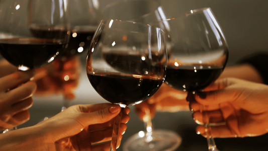 初心者も安心！正しいワイングラスの持ち方徹底ガイド