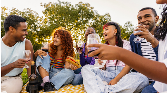 キャンプやピクニックで大活躍！外で飲むワインを最高に美味しくする便利グッズとコツ