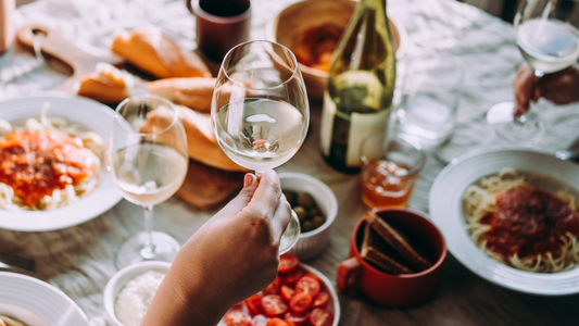 シャンパーニュと料理の絶妙なペアリング：特別な一杯をもっと楽しむ方法