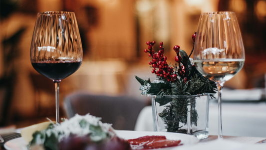 グラスで味が変わるって本当？まず揃えたい「基本のワイングラス」とその選び方